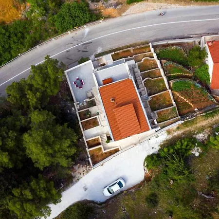 Nyaraló White Stone House *